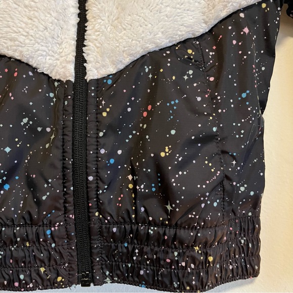 Nike Girl’s Faux Fur/Sherpa Galaxy Paint Splatter Windrunner Jacket Size XS / 4 - Picture 6 of 8